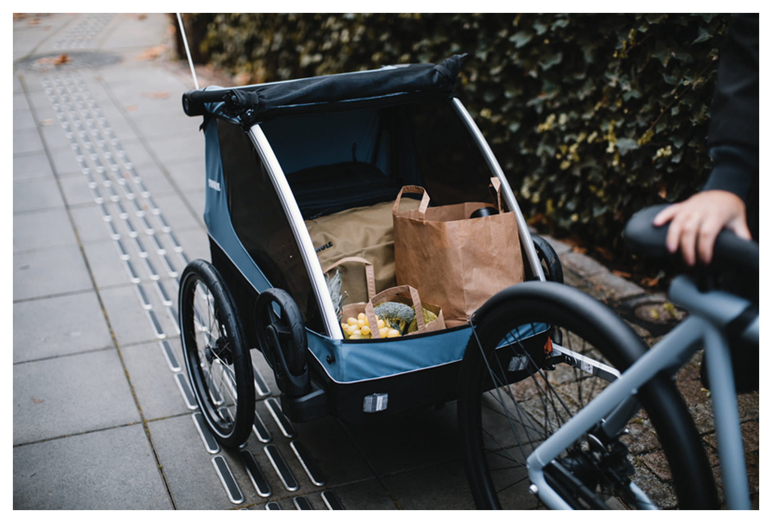 Thule Courier Compact Crossbody Bag - Versatile and Durable For Everyday Use