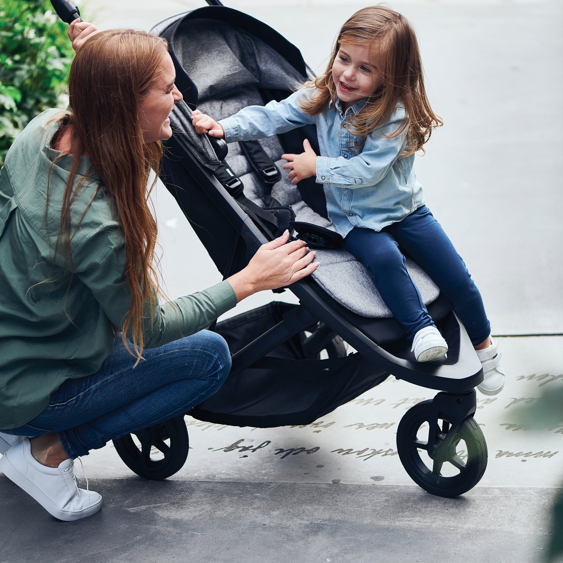 Thule Spring Stroller in Blue - Lightweight and Compact Baby Travel Solution