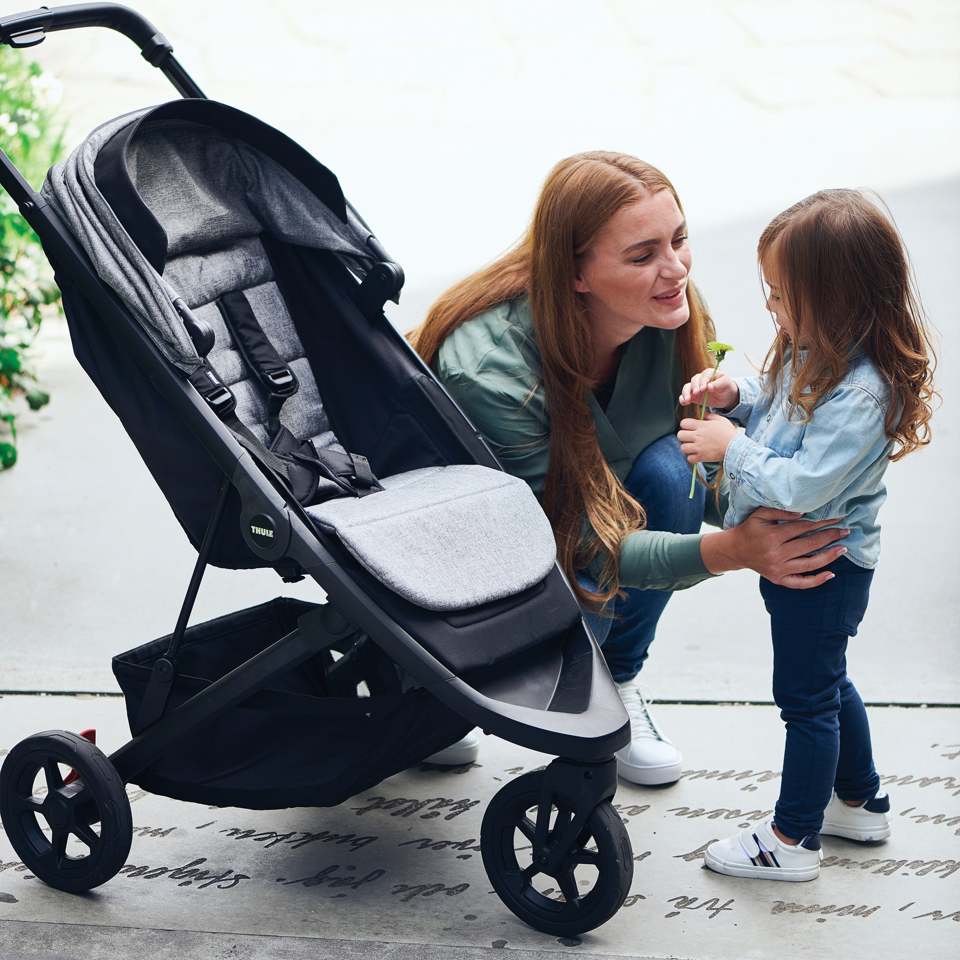 Thule Spring Stroller in Blue - Lightweight and Compact Baby Travel Solution