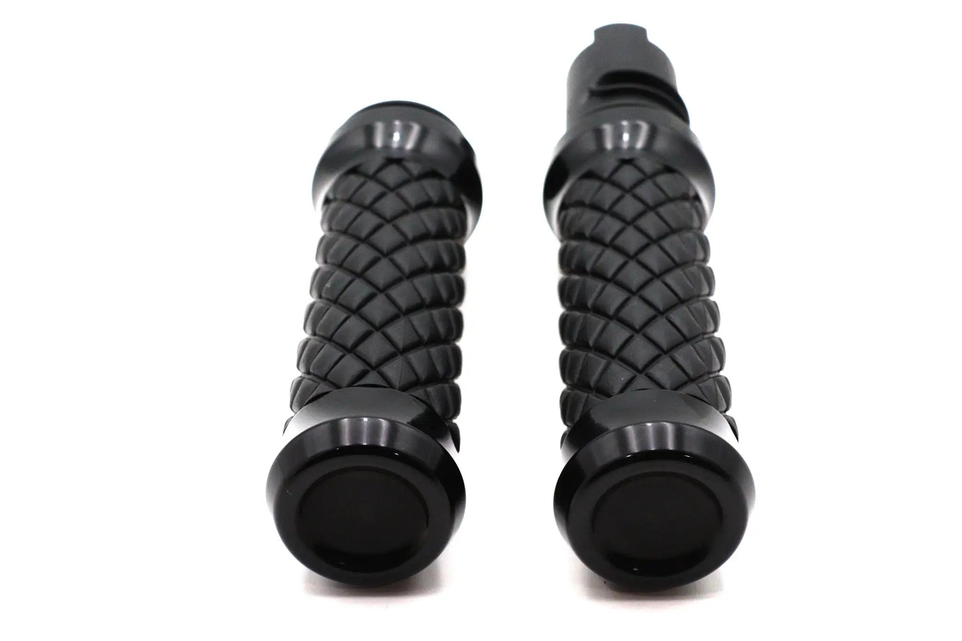 V-Twin Argyle Style Grip Set in Black for Harley Davidson Motorcycle Models by V-Twin