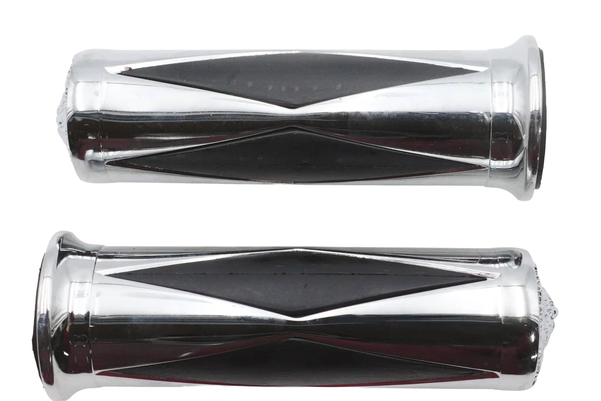 Ultima Diamond Style Grip Set with Chrome Eagle End Caps for Harley Davidson by Ultima