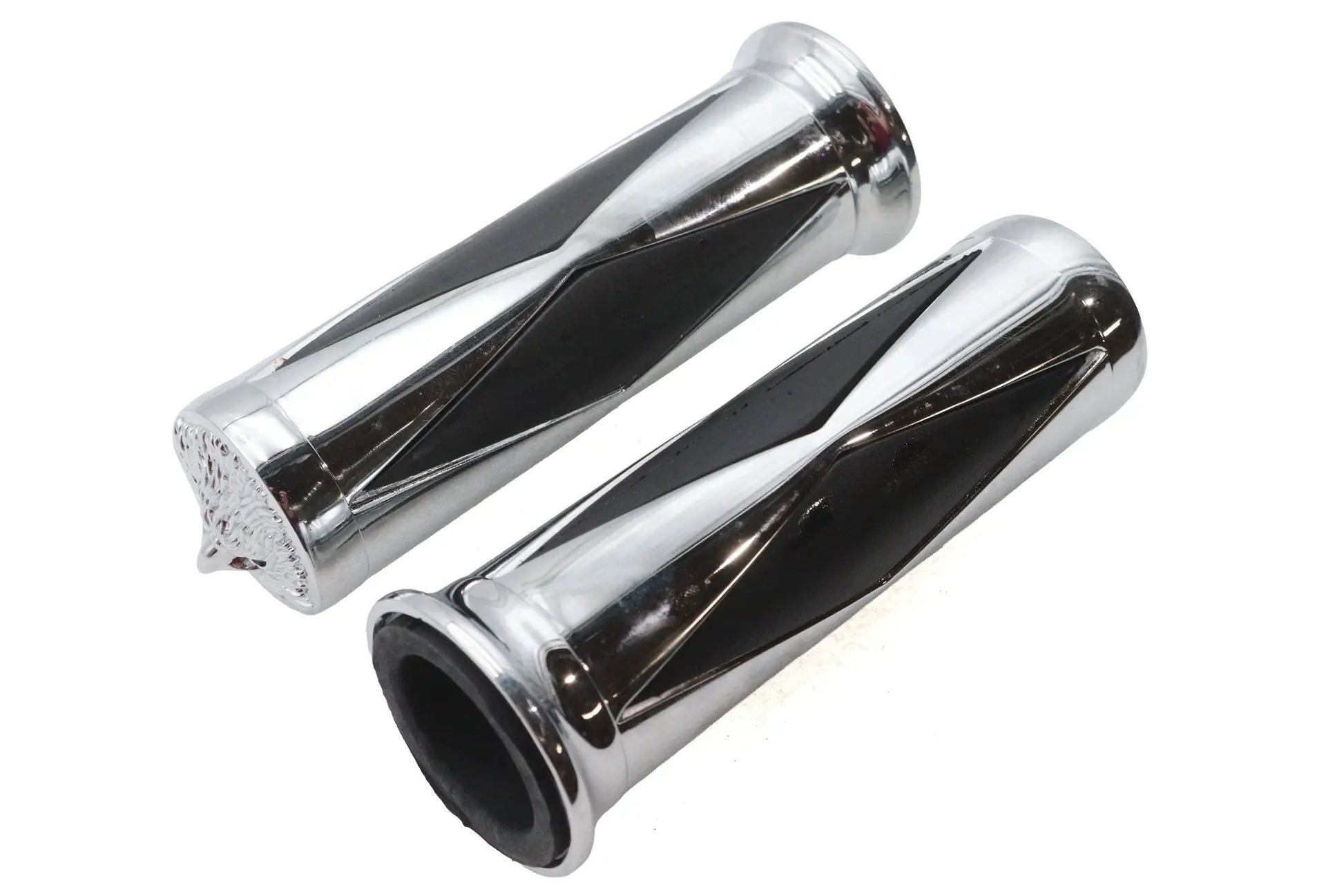 Ultima Diamond Style Grip Set with Chrome Eagle End Caps for Harley Davidson by Ultima