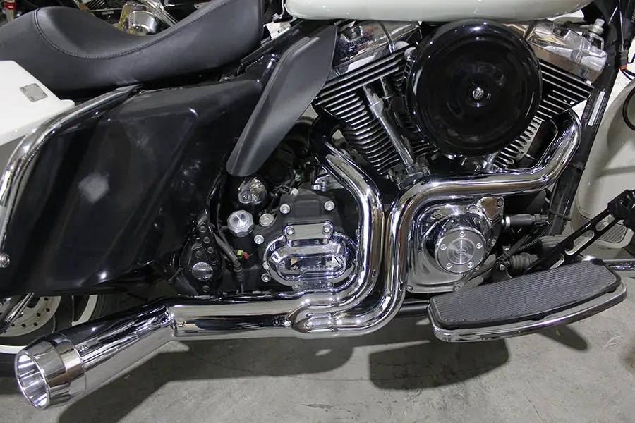 V-Twin FLT Offset Megaphone 2:1 Exhaust System for Harley Davidson FLT 2006-2015 by V-Twin
