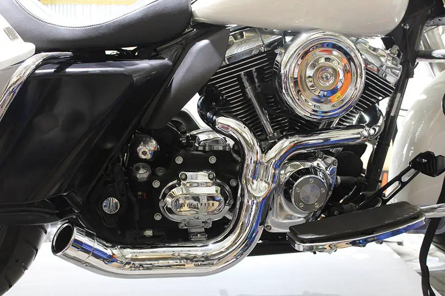 V-Twin FLT 2:1 Lake Style Exhaust System Chrome | Part No. 4529 by V-Twin