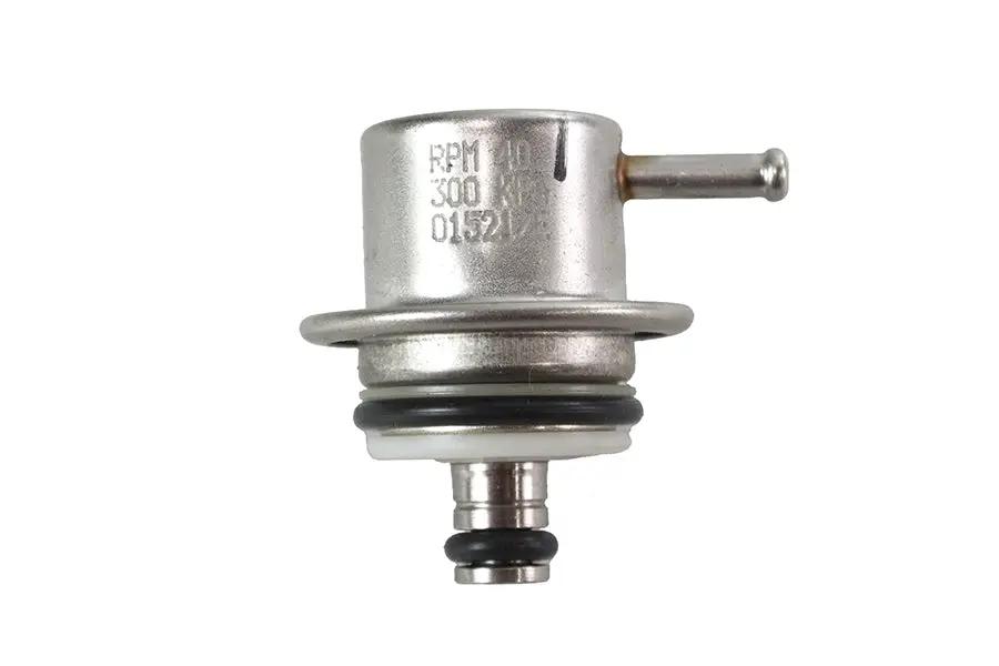 Standard Motor Products MC-FPR1 EFI Fuel Pressure Regulator for Harley Davidson FLHTCI and FLHRI (Up to 300 KPA) by Standard Motor Products