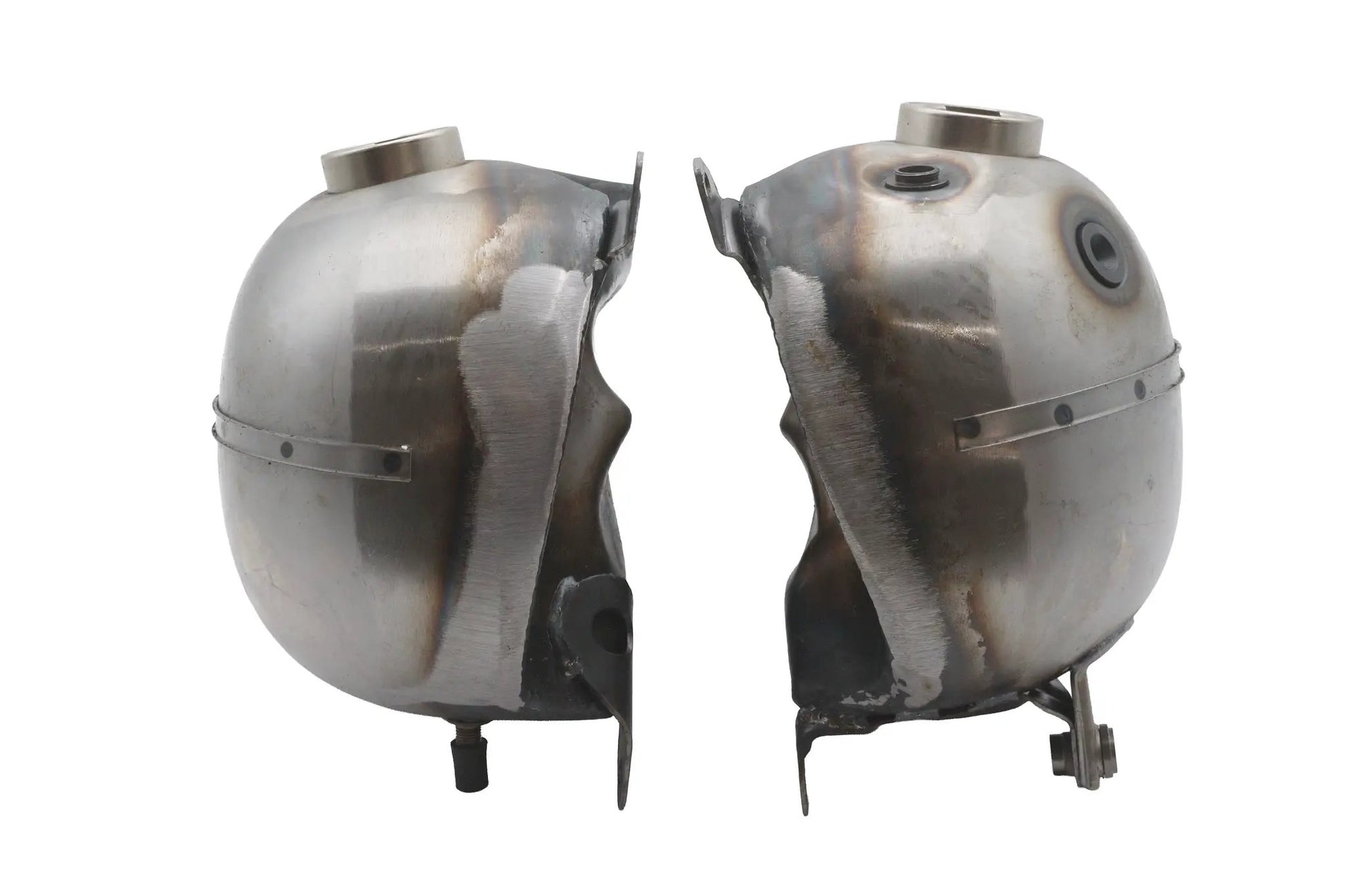 V-Twin Knucklehead Fat Bob Gas Tank Set 3.5 Gallon with Handshift Mounts and Shut Off Provision by V-Twin
