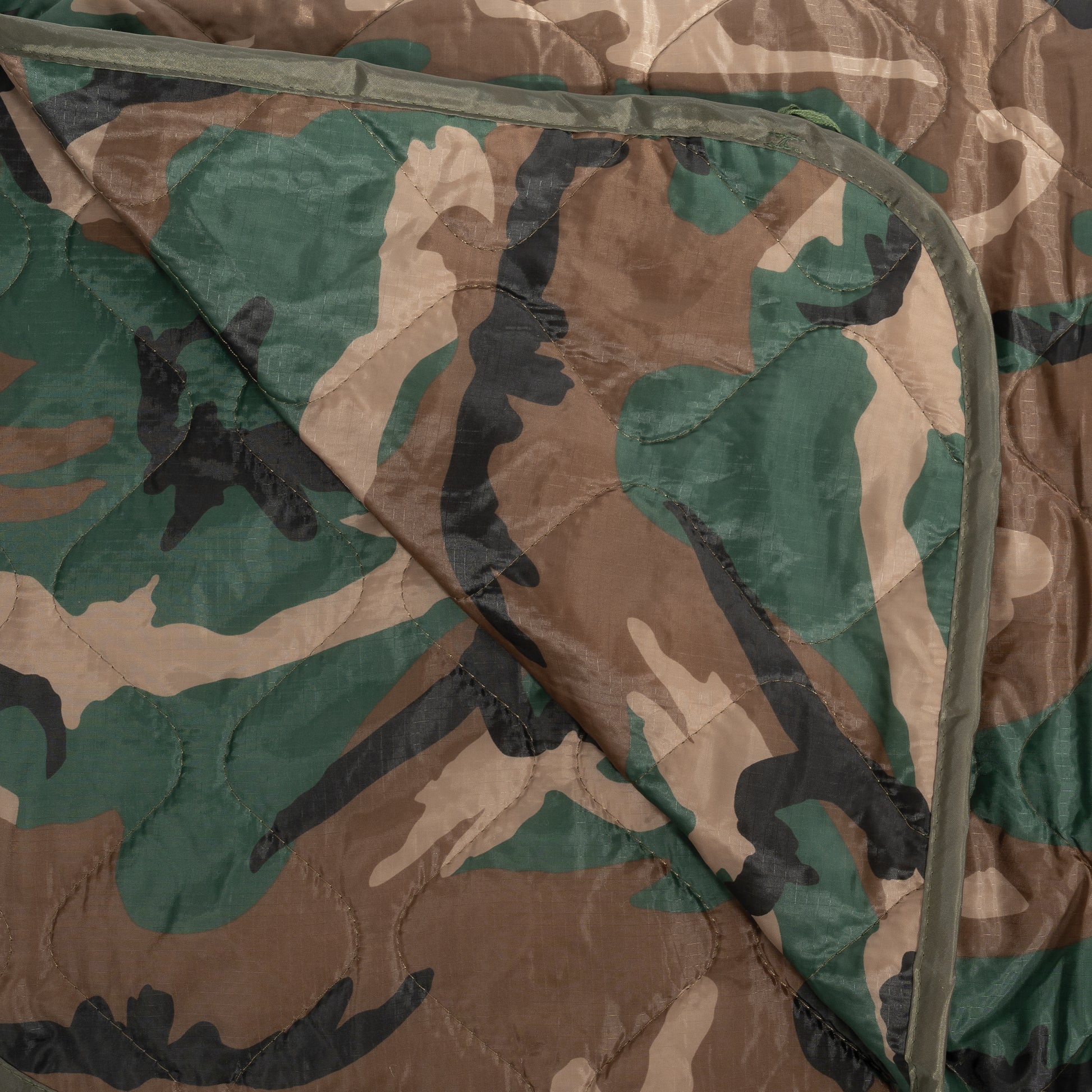 Rothco G.I. Type Camo Poncho Liner Woodland Camo – Versatile Insulation and Emergency Blanket