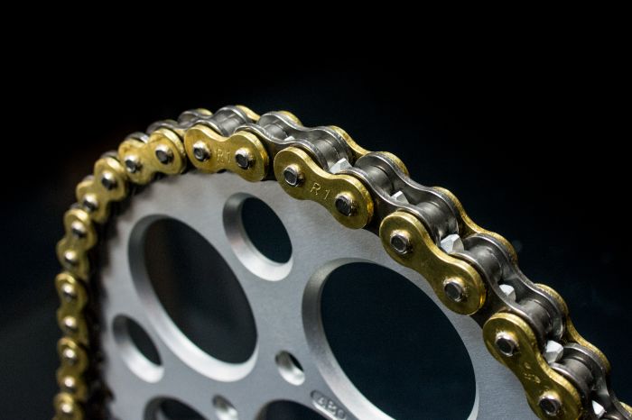 Renthal MX Chain R1 415-112L - Durable Motorcycle Chain for Off-Road and MX Applications