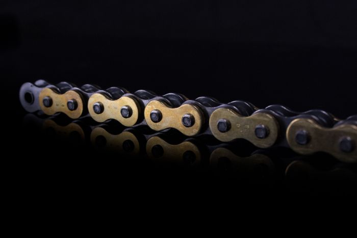 Renthal MX Chain R1 415-112L - Durable Motorcycle Chain for Off-Road and MX Applications