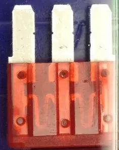 Littelfuse Micro3 Blade Fuse 32V 10A MIC3010VP – Reliable Automotive Circuit Protection